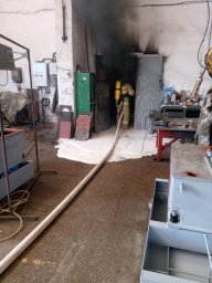 ​Возгорание масла стало причиной пожара в помещении слесарной мастерской Суджанского района
