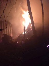 Огнеборцы ПЧ Золотухинского района на тушении хозпостройки Огнеборцы ПЧ Золотухинского района на тушении хозпостройки