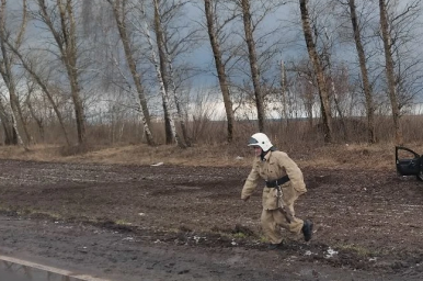 ​Огнеборцы ПЧ Фатежского района на ДТП на трассе