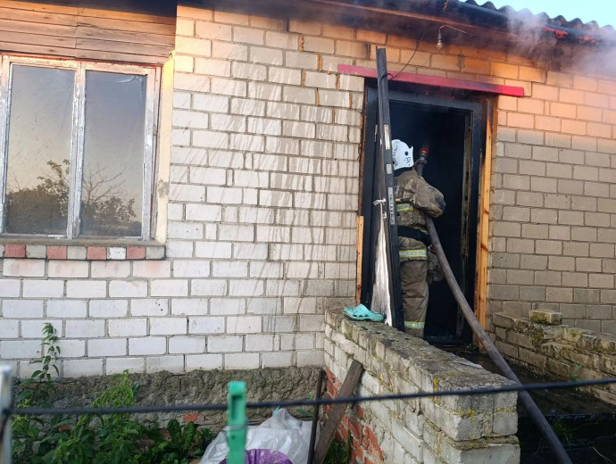 ​Пожар в поселке Возы Поныровского района потушен