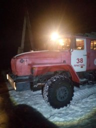 ​Огнеборцы ПЧ Пристенского района на тушении пожара