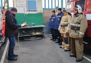 ​Огнеборцы ПЧ Тимского района сдали квартальные зачеты
