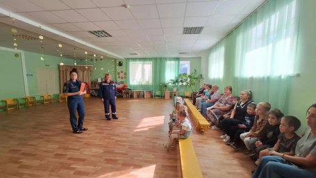 В Тимском детском саду прошли инструктажи безопасности для детей и воспитателей В Тимском детском саду прошли инструктажи безопасности для детей и воспитателей