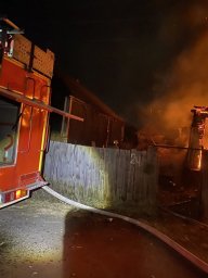 ​Огнеборцы ПЧ Октябрьского района на тушении пожара в д. Дюмина