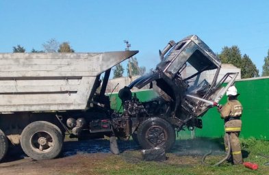 ​Огнеборцы Железногорского района на тушении "Камаза"