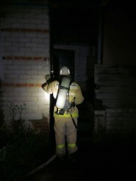 ​Поныровские пожарные на тушении пожара