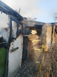 ​Огнеборцы ПЧ Обоянского района на тушении пожара