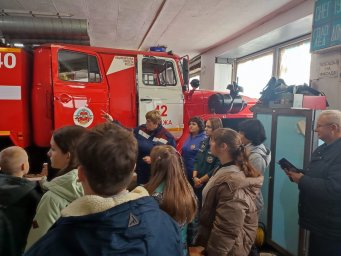 За новыми знаниями в пожарную часть За новыми знаниями в пожарную часть