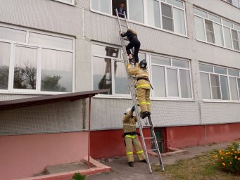 В Октябрьском районе завершены учебные эвакуации в школах В Октябрьском районе завершены учебные эвакуации в школах