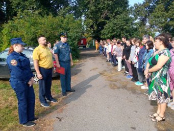 Напомним школьникам о безопасности Напомним школьникам о безопасности