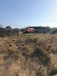 ​Огнеборцы ПЧ Хомутовского района на тушении сухой травы