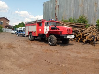 Пожарные Октябрьского района справились с огнём Пожарные Октябрьского района справились с огнём
