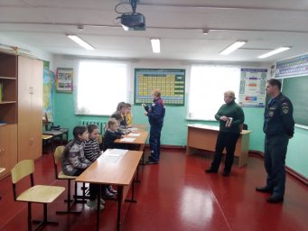 В Октябрьском районе с ребятами провели занятие по пожарной безопасности