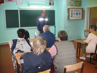 Профилактика пожаров: инструктор ПЧ Обоянского района провел беседы с педагогами