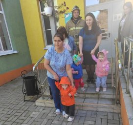 ​Учебная тренировочная пожарная эвакуация проведена в Дмитриевском районе