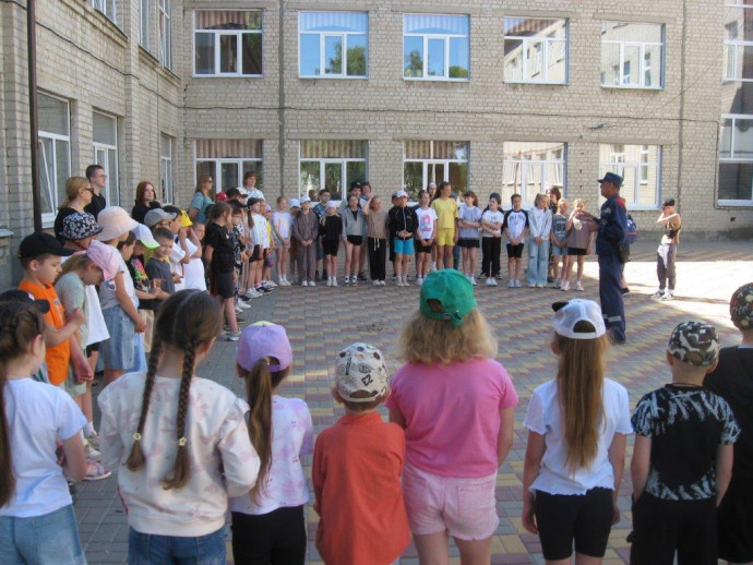 ​О пожарной безопасности рассказали ребятам из трех школ Обоянского района