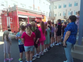 ​Пожарные занятия для детей из Октябрьского района