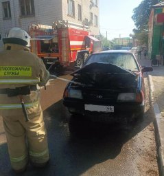 Огнеборцы Солнцевского района на тушении автомобилей Огнеборцы Солнцевского района на тушении автомобилей