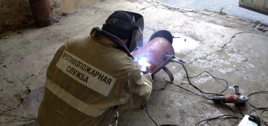 Работники Противопожарной службы Курской области изготавливают печи для участников СВО Работники Противопожарной службы Курской области изготавливают печи для участников СВО