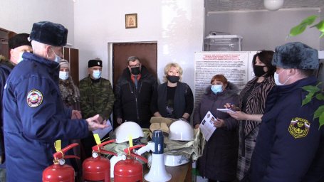 В Солнцевском районе пожарные и добровольцы приняли участие в сходе граждан