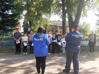 Рыльские пожарные провели тренировочные эвакуации в двадцати двух школах района Рыльские пожарные провели тренировочные эвакуации в двадцати двух школах района