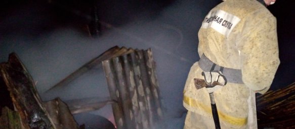 ​Огнеборцы ПЧ Тимского района на ликвидации горения сарая и на проверке ППВ