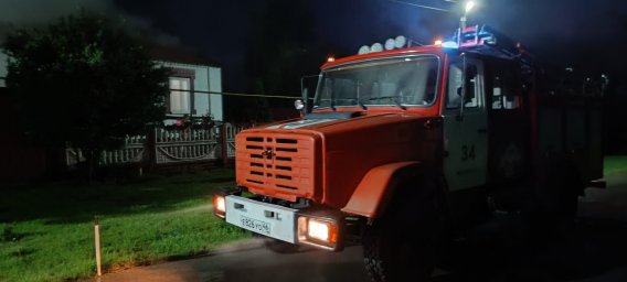 ​В результате замыкания электропроводки загорелся дом