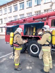 Фатежские и Черемисиновские огнеборцы на учениях Фатежские и Черемисиновские огнеборцы на учениях