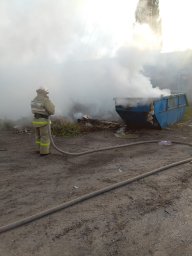 ​Огнеборцы ПЧ Октябрьского района на тушении пожара