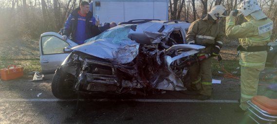 ​Пожарные Медвенского района оказали помощь пострадавшему в ДТП