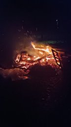 ​Огнеборцы ПЧ Октябрьского района на тушении возгорания