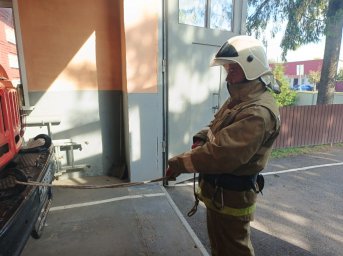 ​Хомутовские пожарные провели сдачу квартальных зачетов