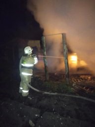 ​Огнеборцы ПЧ Курского района на тушении хозпостройки