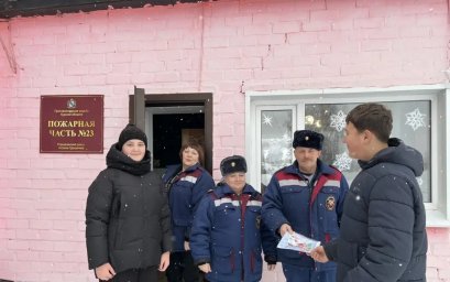 ​Огнеборцев ПЧ Горшеченского района поздравили школьники