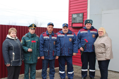 В Солнцевском районе почтили погибшего пожарного Юрия Ивановича Кузнецова В Солнцевском районе почтили погибшего пожарного Юрия Ивановича Кузнецова