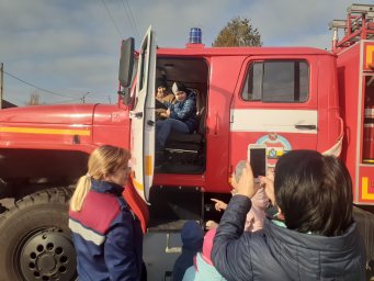 Юные гости в ПЧ Дмитриевского района Юные гости в ПЧ Дмитриевского района