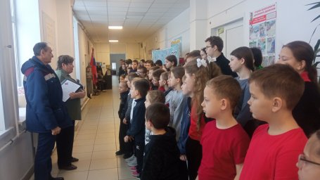 ​Линейка безопасности в школе п. Золотухино
