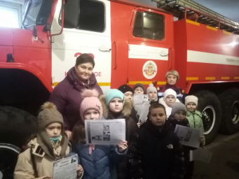 ​Юные гости пожарной части: в Касторенском районе прошла экскурсия для школьников