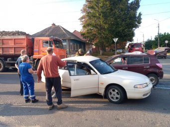 ​Огнеборцы Рыльского района на ликвидации последствий ДТП
